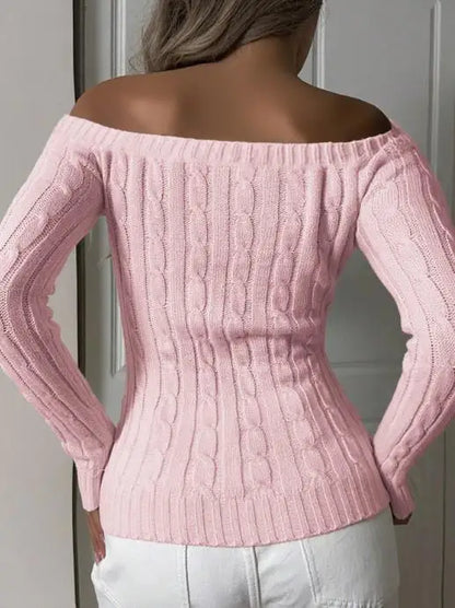 Suéter sencillo con hombros descubiertos y mangas largas.